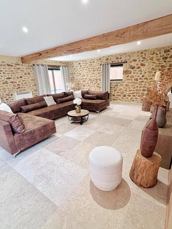 Location de vacances pour 23 personnes, avec terrasse ainsi que piscine et vue, adapté aux familles à Larzac (Dordogne) - 3