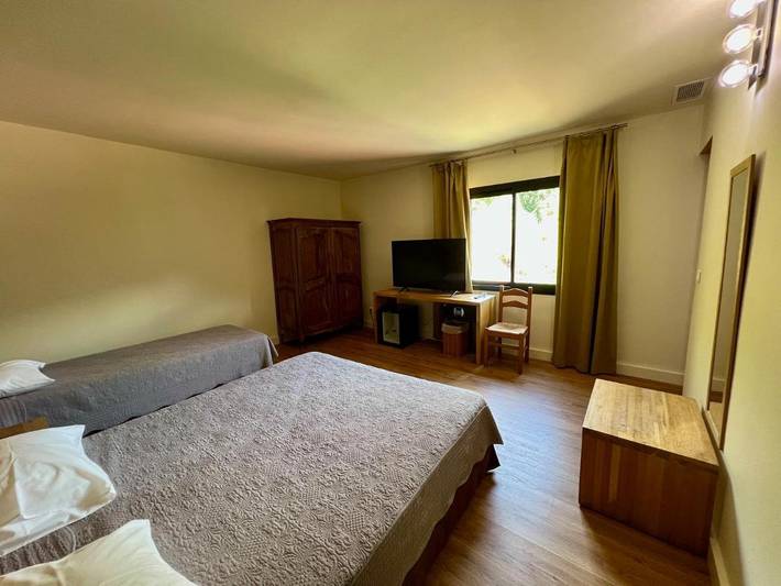 Hôtel pour 3 personnes, avec piscine ainsi que vue et jardin dans Porto (Corse) - 2