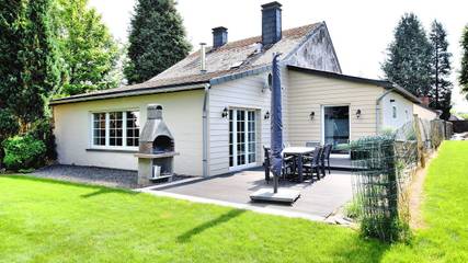 Gîte pour 8 personnes, avec terrasse et jardin ainsi que sauna et jacuzzi dans Samrée