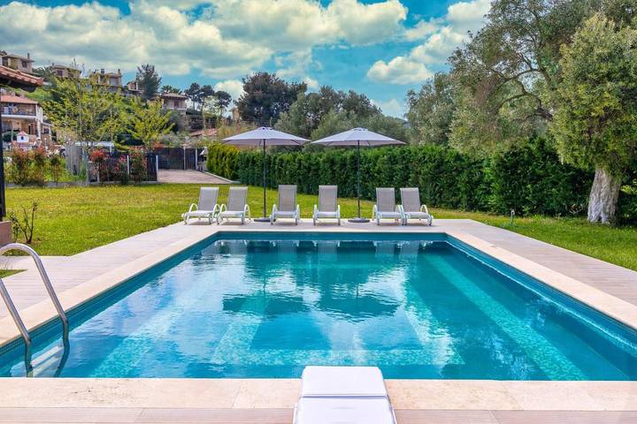 Ferienhaus für 6 Personen, mit Ausblick und Garten sowie Pool