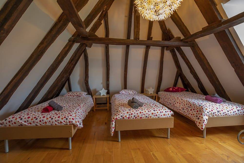Relájese y disfrute de la antigua cabaña de piedra con piscina climatizada. in Rouffignac-Saint-Cernin-de-Reilhac, Périgord Noir
