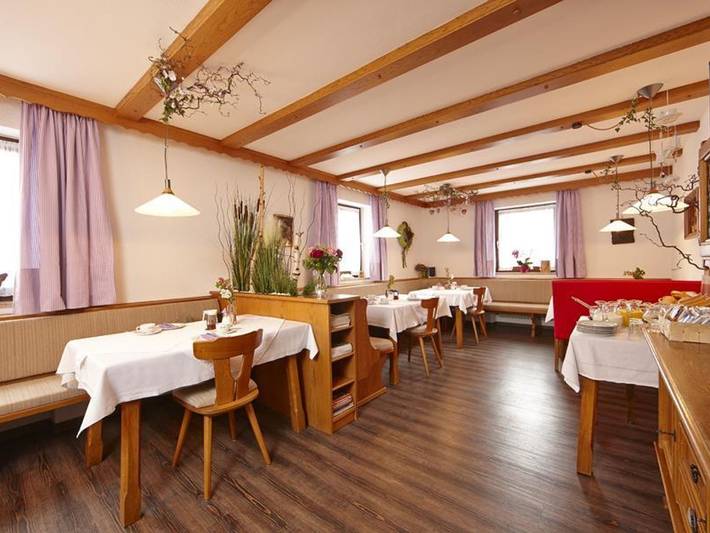 Gästehaus Alpina - Einzelzimmer mit Terrasse in Bad Kohlgrub, Bayerische Alpen