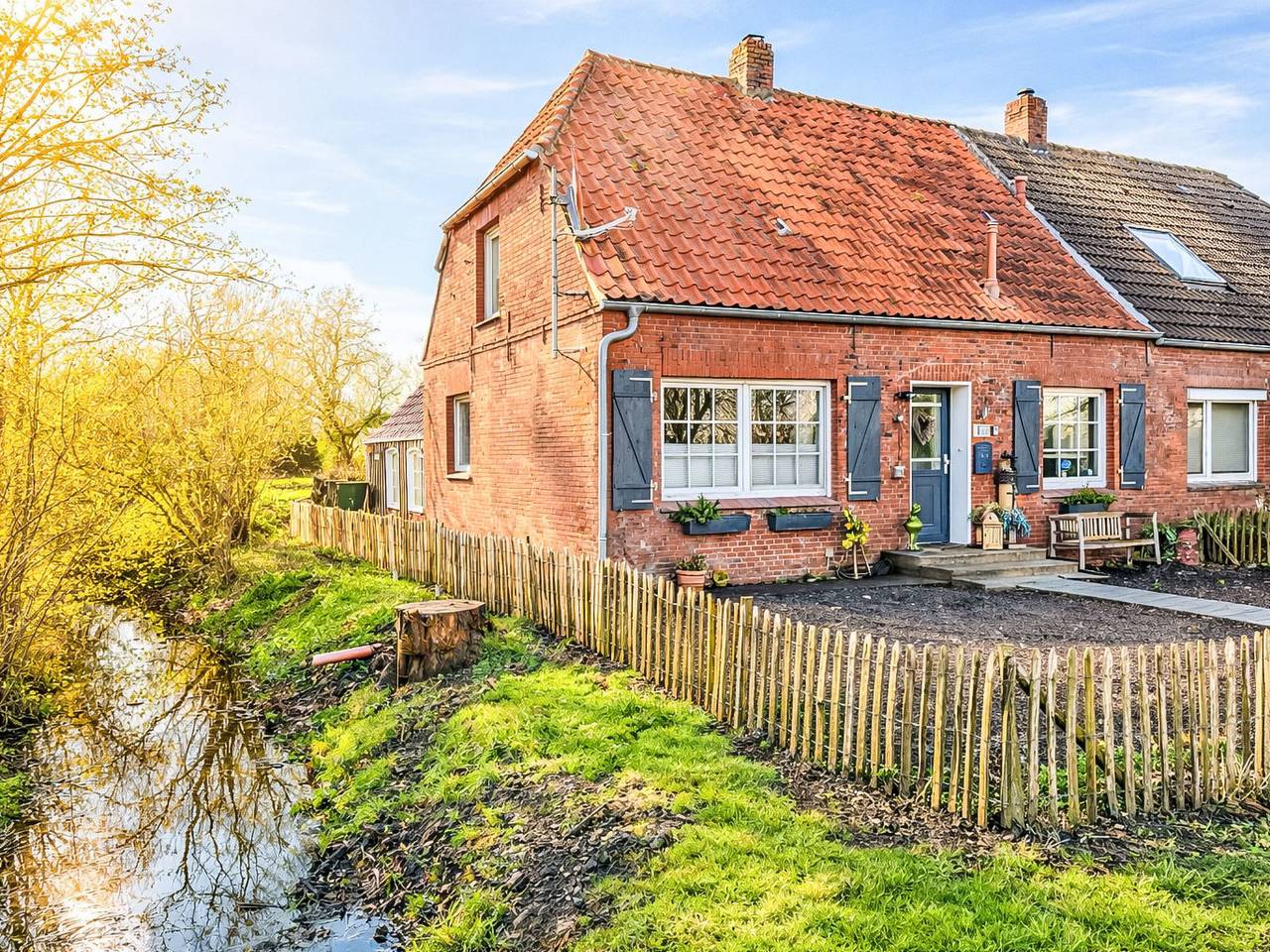 Huus an`t Dörpsdiek in Hamswehrum, Krummhörn