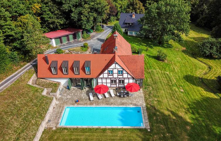 Ferienhaus für 10 Personen, mit Ausblick und Terrasse sowie Garten und Pool in Rhön-Hessen