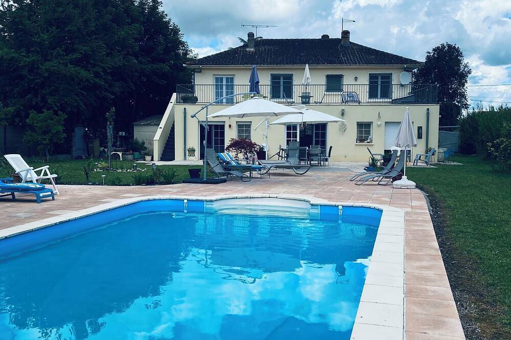 Apartamento entero, Very cosy comfortable 3 bedrooms near bars and restaurants villages médiéval  in Allez-et-Cazeneuve, Región de Villeneuve-sur-Lot