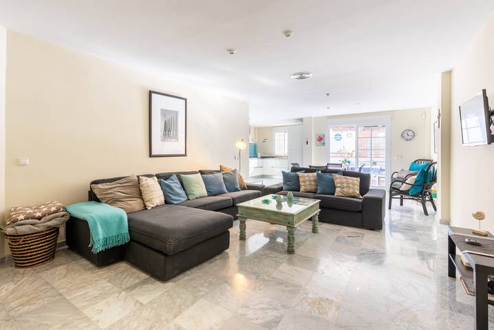 "Beautiful modern Townhouse" Near the Beach with Sea View, Pool, Wi-Fi, A/C, Terrace & Garden in Playa de los Berengueles (Almuñecar), Almuñecar