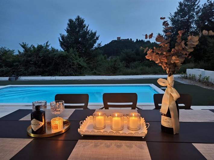 Villa pour 6 personnes, avec Balcon et Terrasse ainsi que Jardin et Piscine à Sinj