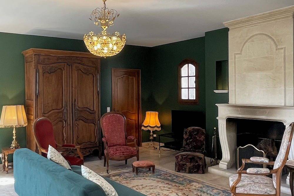 Villa Grand Cèdre - Maison familiale avec piscine à débordement, jardin 4000m2. in Marseille, Région de Marseille