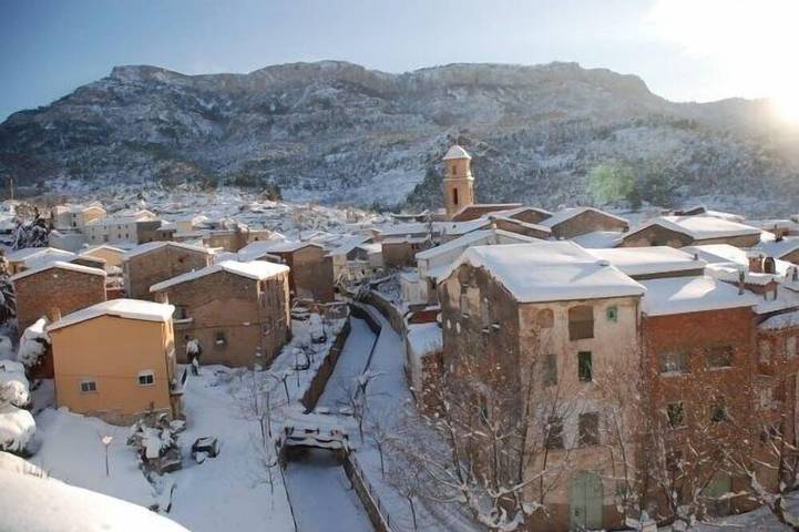 Gîte pour 7 personnes, avec Balcon ainsi que Jacuzzi et Piscine