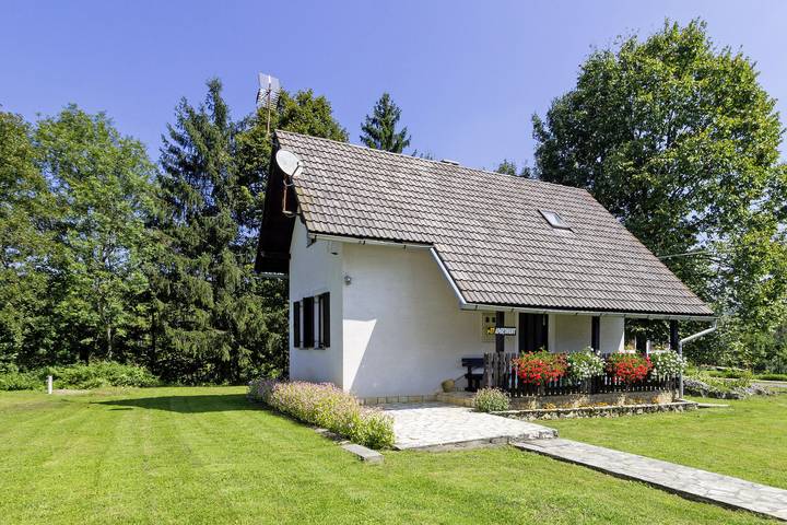 Milan in Rastovača (Haus für 4 Personen) in Smoljanac, Plitvicer Seen