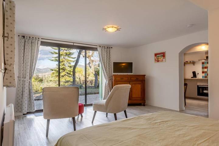 Gîte pour 2 personnes, avec vue ainsi que piscine et jardin à Faucon - 4