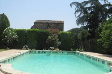 Gîte pour 6 personnes, avec jardin à Bourdic