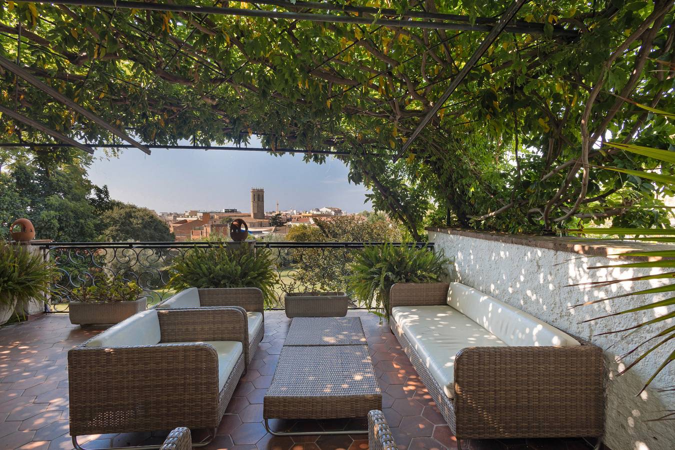 Villa 'Juli' con vistas a la montaña, Wi-Fi y aire acondicionado in Pineda de Mar, Costa del Maresme