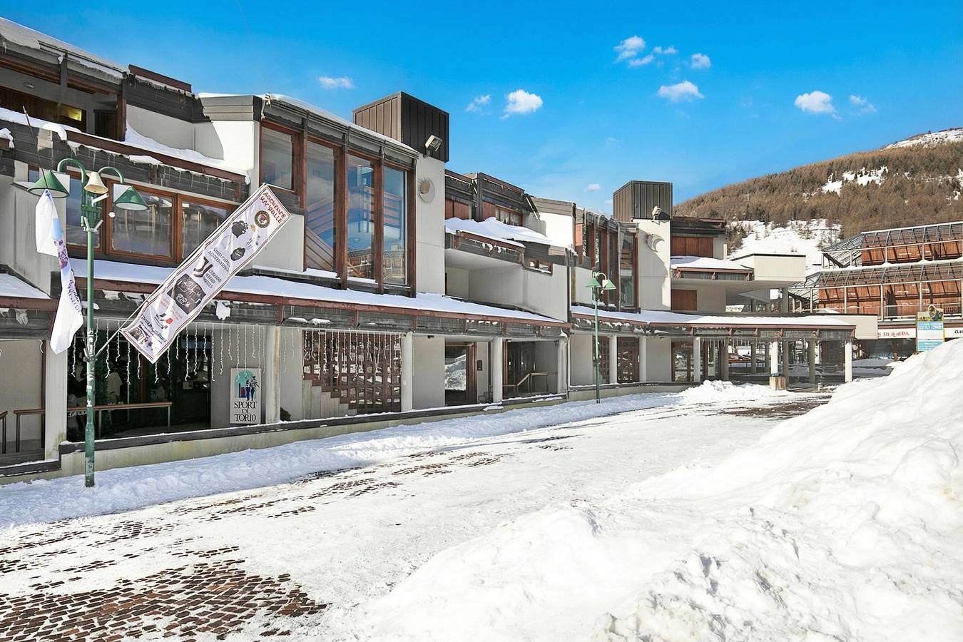 Entire apartment, Sestriere Terrace Apt Few Steps From Ski in Sestriere, Via Lattea