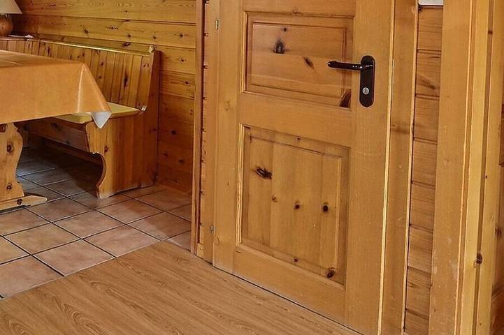 Appartamento intero, Appartement confortable pour 2 à 4 personnes, salon avec 1 divan-lit, coin cuisine, 1 chambre à 1 li in Grimentz, Anniviers