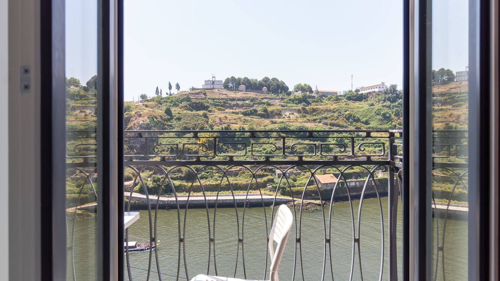 Appartement entier, M: Douro & Bridge Views | Sunny Porto Flat in Sé (Porto), Porto