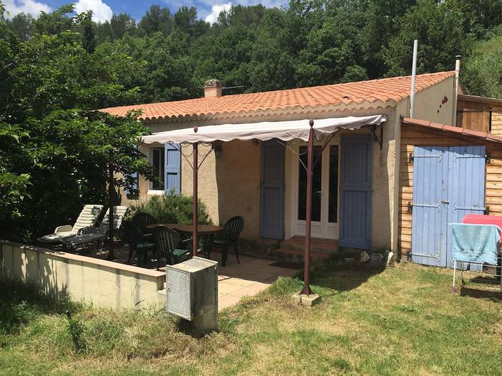Gîte pour 3 personnes, avec piscine ainsi que jardin et terrasse