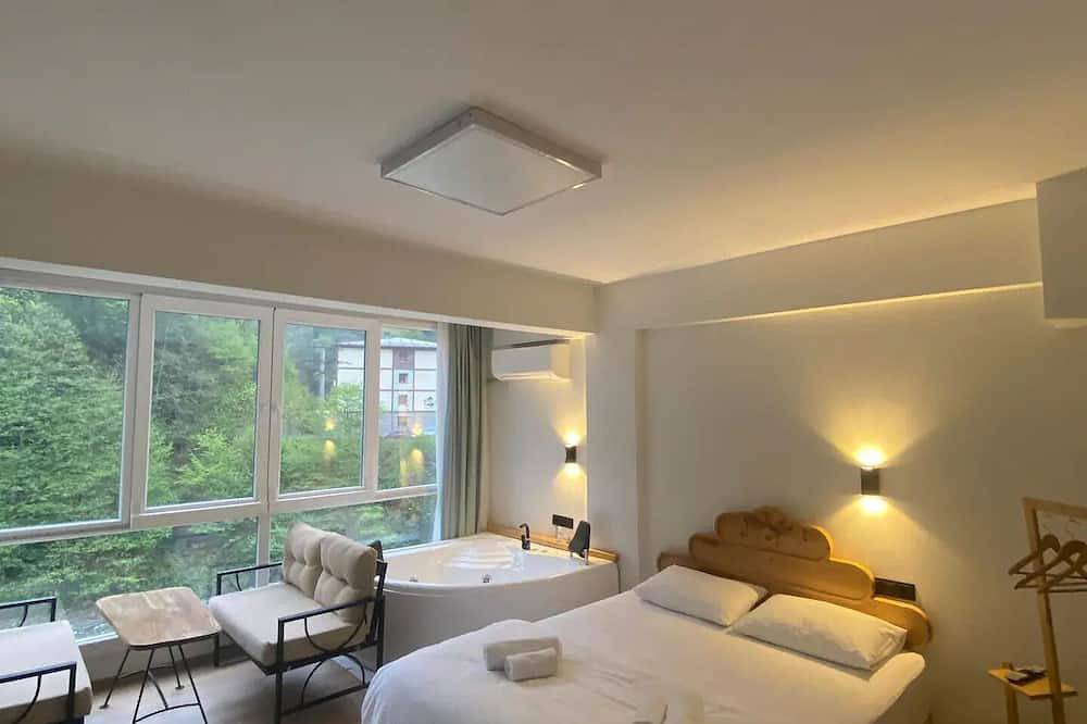 Pine Suit with river view in Çamlıhemşin, Schwarzmeerregion