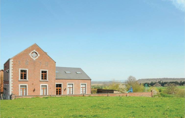 Location de vacances pour 30 personnes, avec sauna et terrasse dans Noiseux