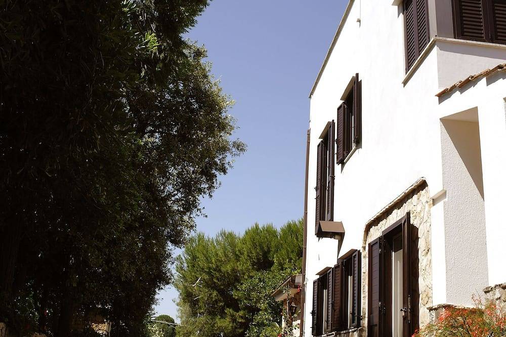 Detached villa for exclusive use ideal for families in the heart of Apulia in Castellana Grotte, Region de Bari