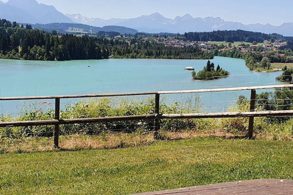 \"Entspannung pur: Feriendorf Hochbergle Haus 37 am Lechsee entdecken!\" in Lechbruck am See, Bayerisch Schwaben