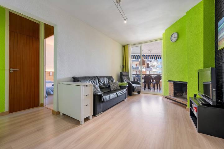 Apartamento entero, Apartamento 'Tirreno 304' con vistas al mar, terraza privada y Wi-Fi in Platja de la Pineda, Costa Dorada