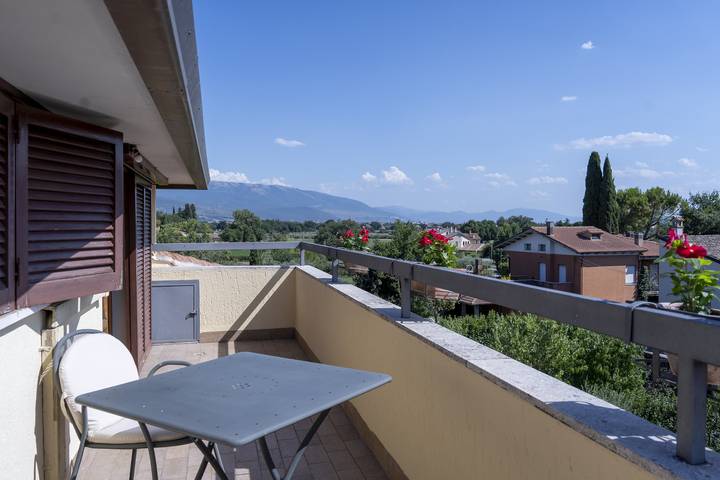 Appartamento intero, Un balcone su Spello by Ospitaci in Spello, Perugia e dintorni