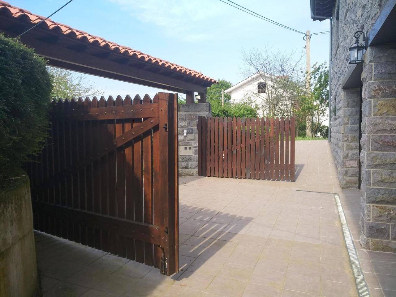 Viviendas vacacionales La Casona de Tresniñin in Nava, Provincia de Asturias