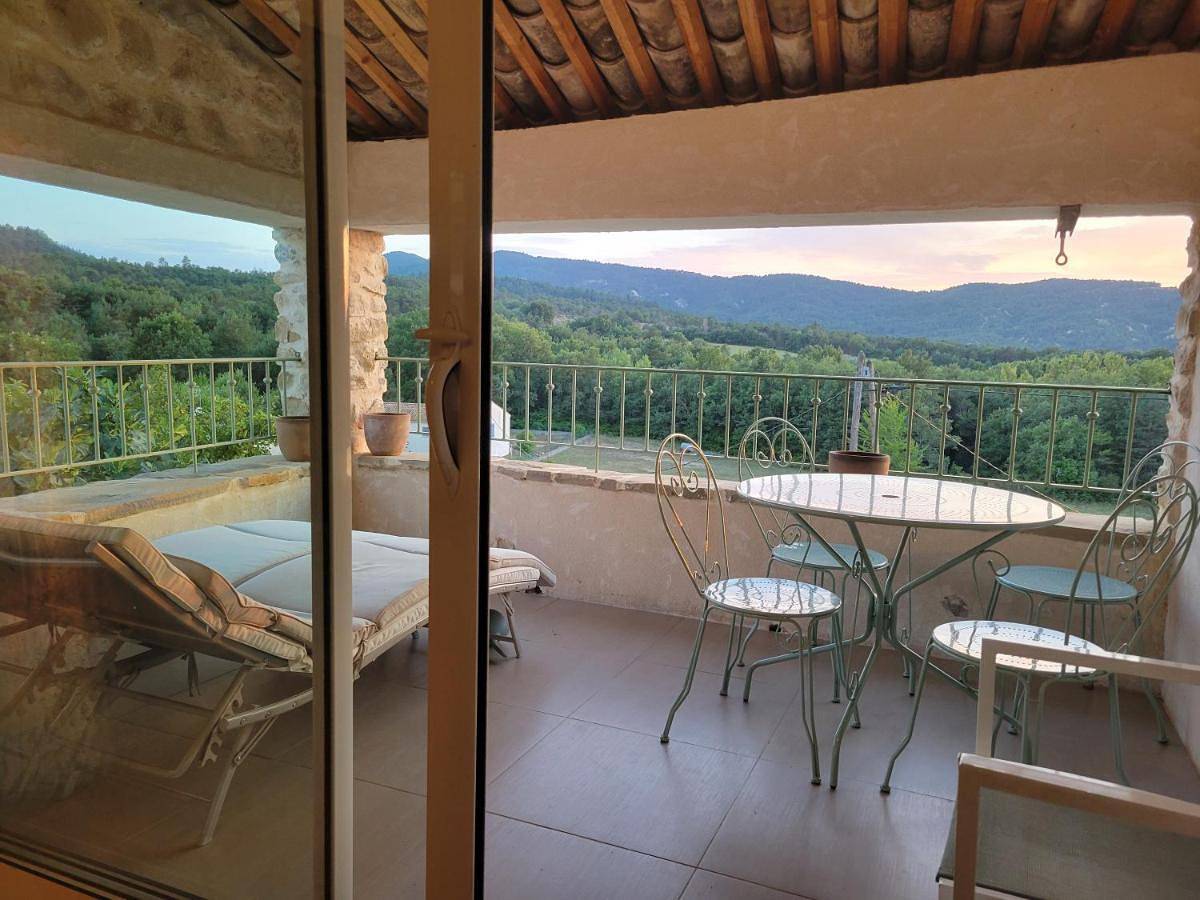 Appartement entier, Gîtes La Bastide Flora, Vue panoramique ou chambres sur rue in Le Chaffaut-Saint-Jurson, Alpes-de-Haute-Provence