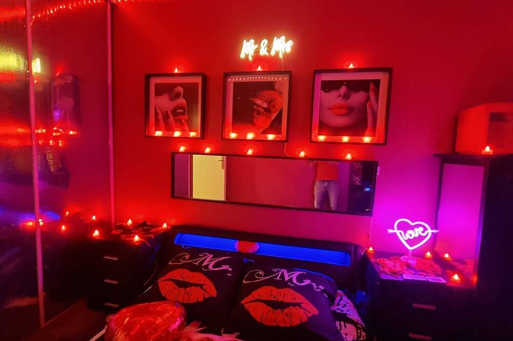 Room Sexy Love Cosy in Aulnay-sous-Bois, Sena-Saint Denis