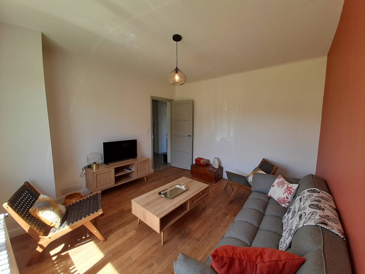 Appartement entier, Charmant T3 rénové avec jardin et garage, centre-ville de La Roche-Posay in La Roche-Posay, Vienne (France)