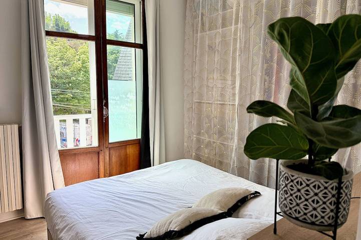 Location de vacances pour 8 personnes, avec balcon et jardin dans Plage du Nau - 2