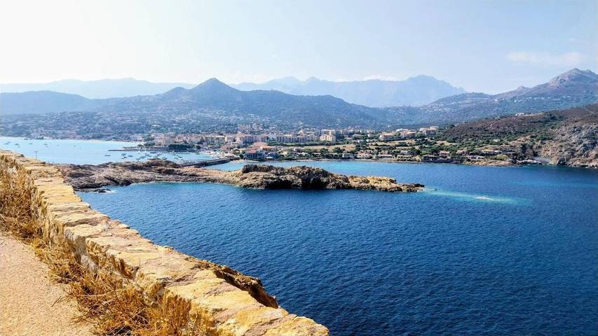 Location de vacances pour 4 personnes, avec piscine ainsi que terrasse et vue, animaux acceptés à Ville-di-Paraso - 4