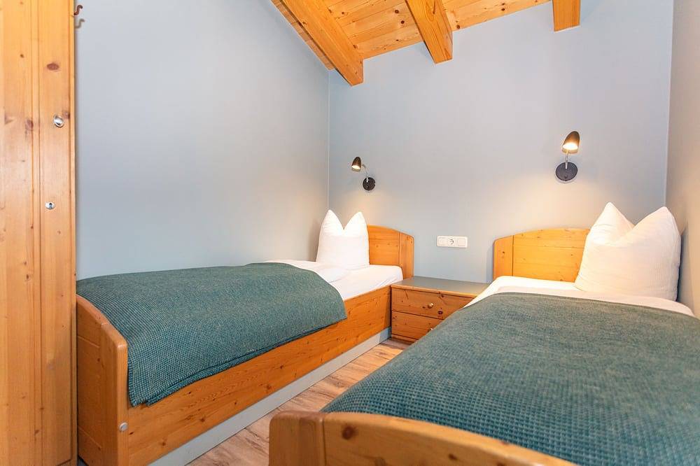 Ganze Wohnung, Feriendorf-Wallenburg / 6-person holiday apartment with balcony in Fieberbrunn, Bezirk Kitzbühel