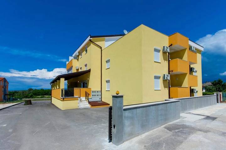 Ferienwohnung für 4 Personen, mit Balkon und Terrasse sowie Garten und Ausblick