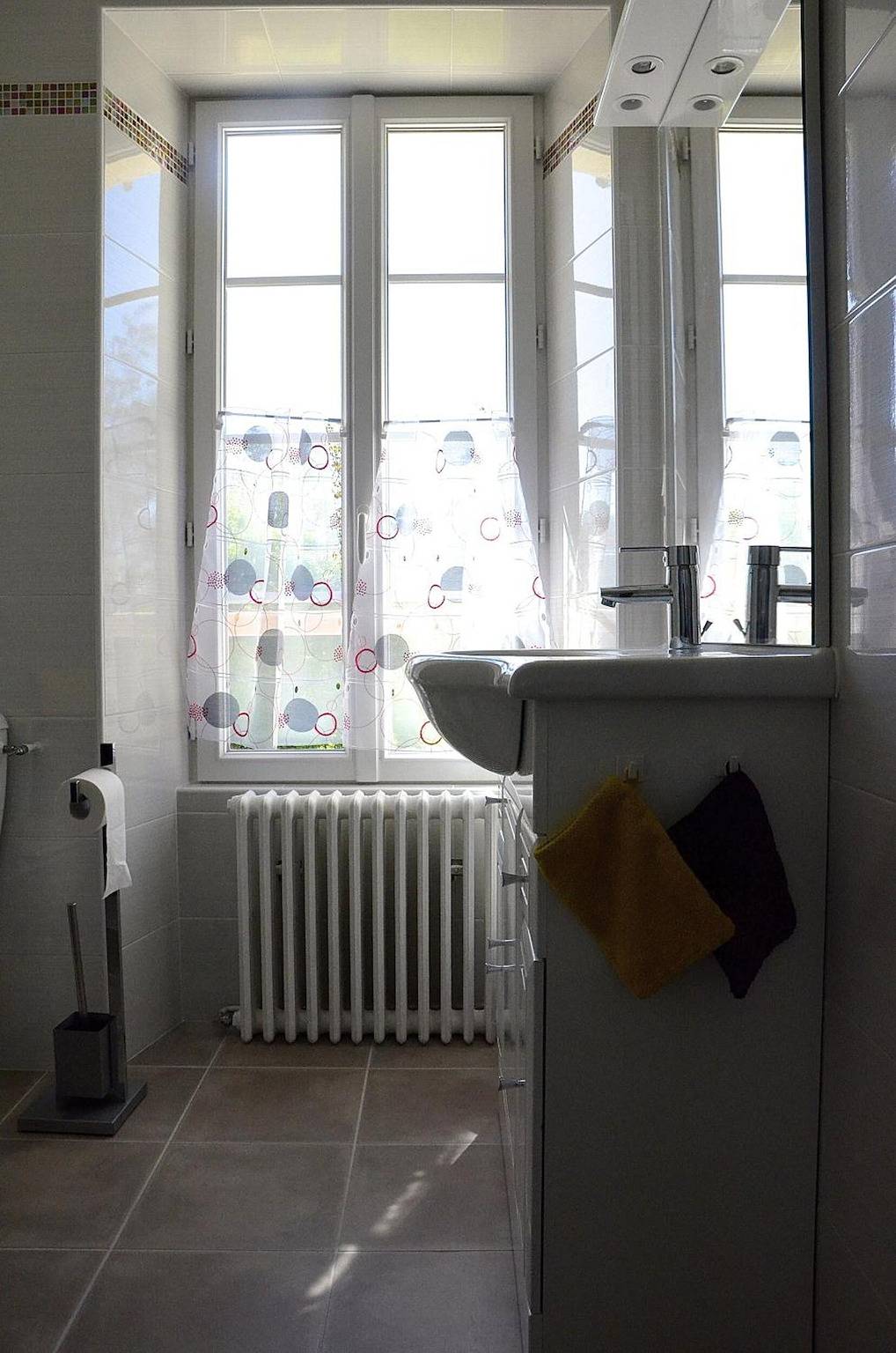 Chambre 'Le Vieux Noyer - Érable' avec jardin partagé et Wi-Fi in Réaux-sur-Trèfle, Région de Jonzac