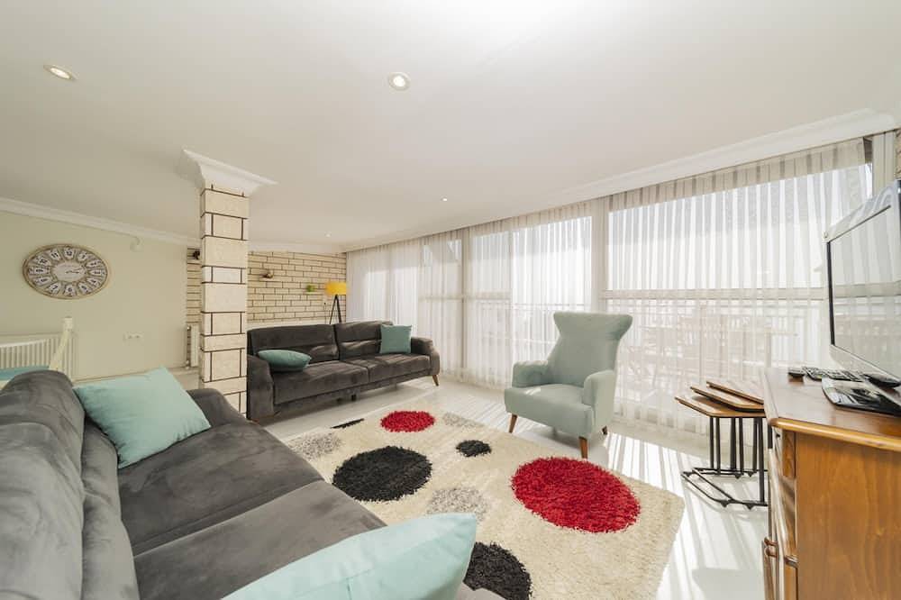 Ganze Wohnung, Flat with Terrace next to Konyaalti Beach in Antalya, Provinz Antalya