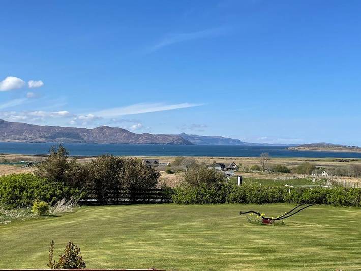 Bed and breakfast for 2 people, with garden and lake view as well as view on the Isle of Skye