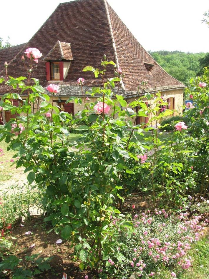 Location de vacances pour 8 personnes, avec jardin ainsi que piscine et vue, animaux acceptés à Sainte-Alvère - 2