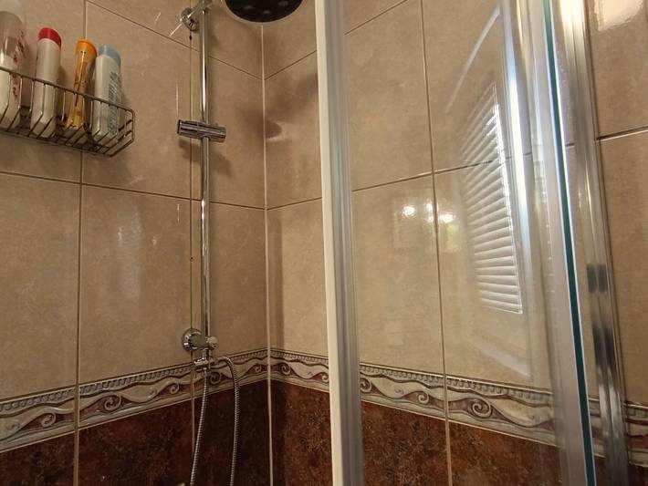 Ganze Wohnung, Geräumiges Ferienhaus mit kleinem Garten, nur fünf Gehminuten vom bekannten Bas in Sarajevo, Bosnien und Herzegowina