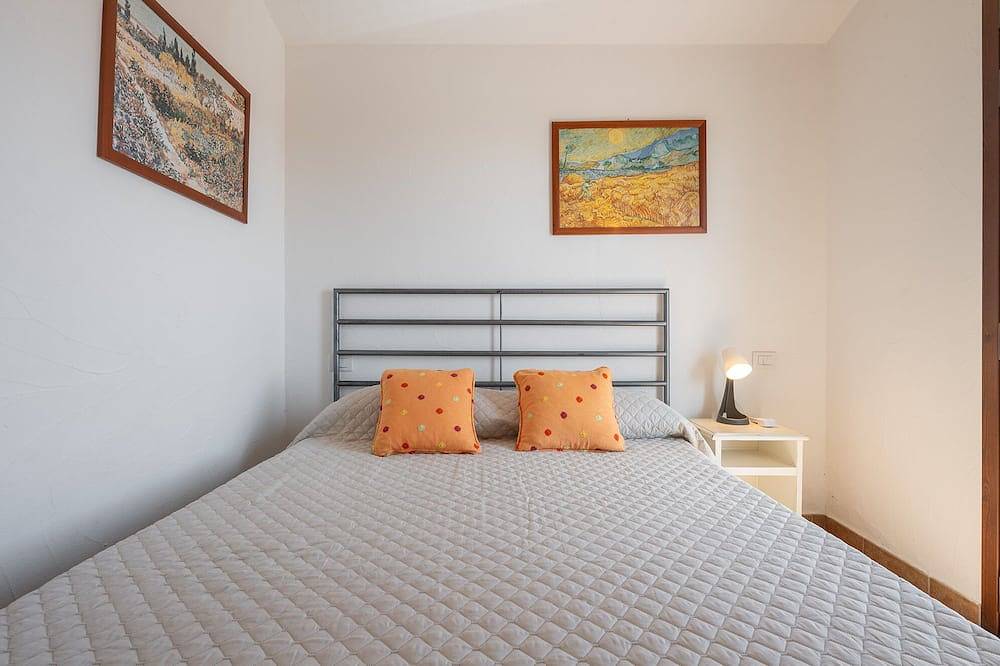 Villa Mariposa – Pool & Garden, 500m walk to Beach in Sant'Elmo, Cagliari Provinz