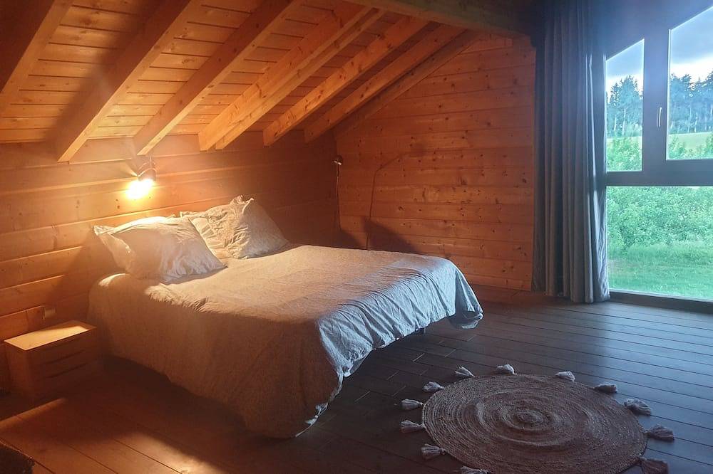 Chalet avec piscine in Sauveterre, Nimes region