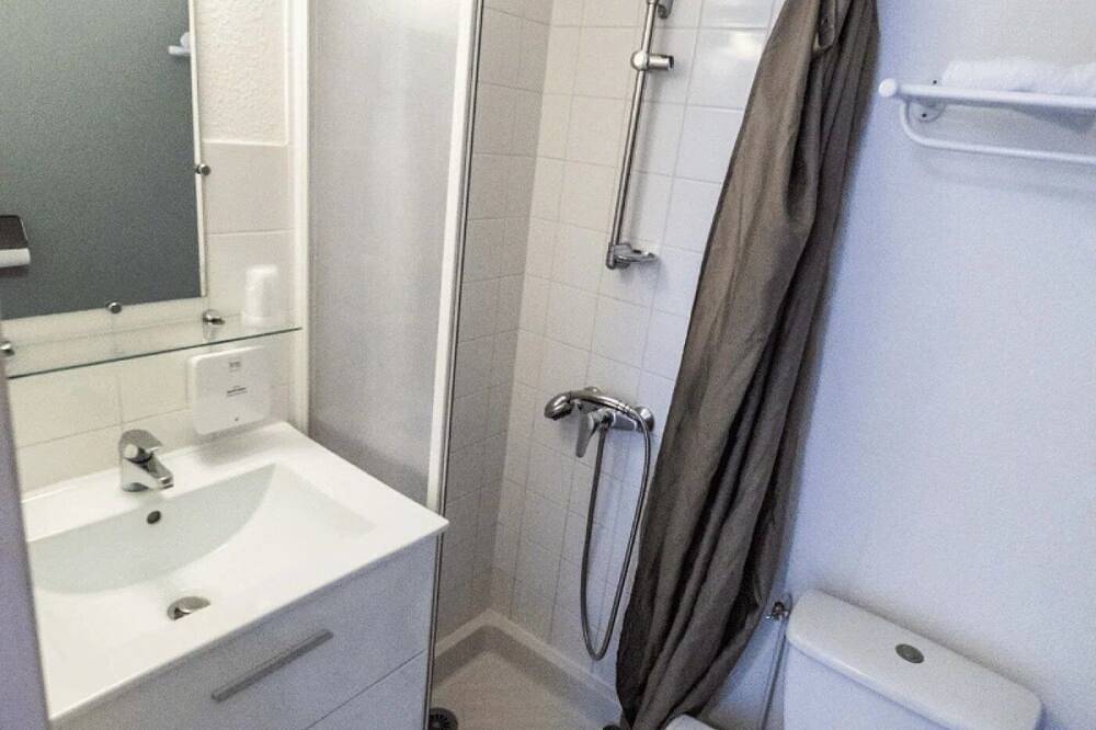 Camping 2 étoiles - ccbbdgg in Les Epesses, Loire Valley