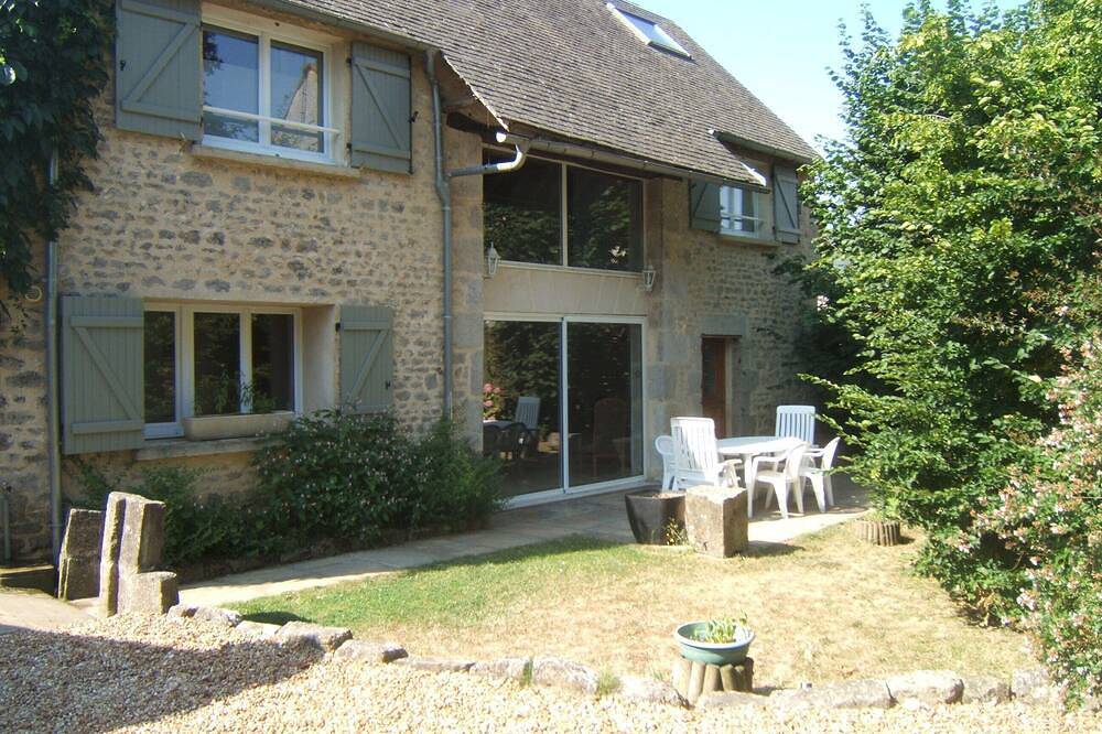 Former barn located in one of the most beautiful villages classified 4 Flowers in Región de Chartres