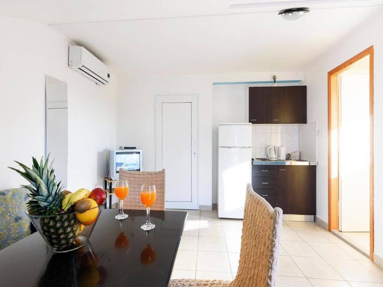Ganze Wohnung, Apartments Milic - Studio Apartment with Sea View 4 - 2 in Donji Karin, Zadar