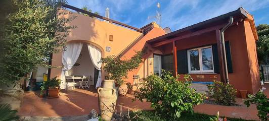 Location de vacances pour 5 personnes, avec vue et jardin à Zambrone