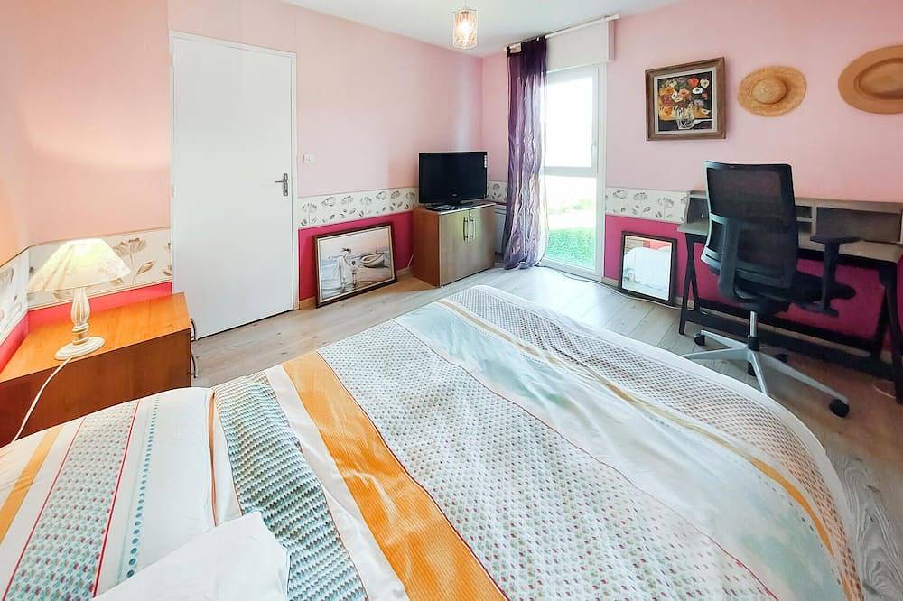 4 bedroom stunning home in Gouesnach in Gouesnach, Côte de Cornouaille