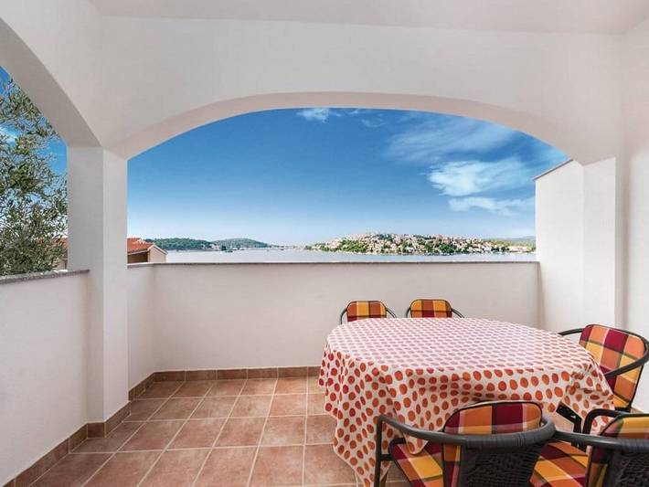 Apartament wakacyjny dla 5 osób, z balkon w Razanj