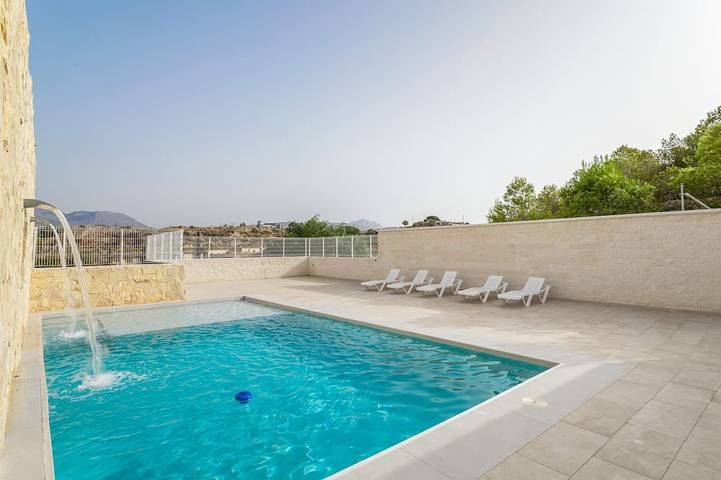 Villa für 16 Personen, mit Whirlpool und Terrasse in Alicante