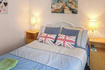 Log Cabin for 4 People in Wroxham, Norfolk, Photo 1